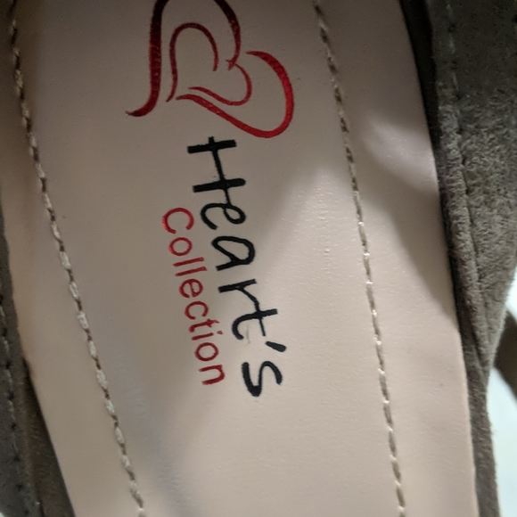 EUC ~ HEART'S Chunky Heel Platform Sandals - Picture 5 of 7